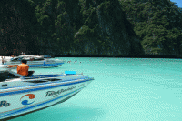 PhiPhi-island-by-speedboat